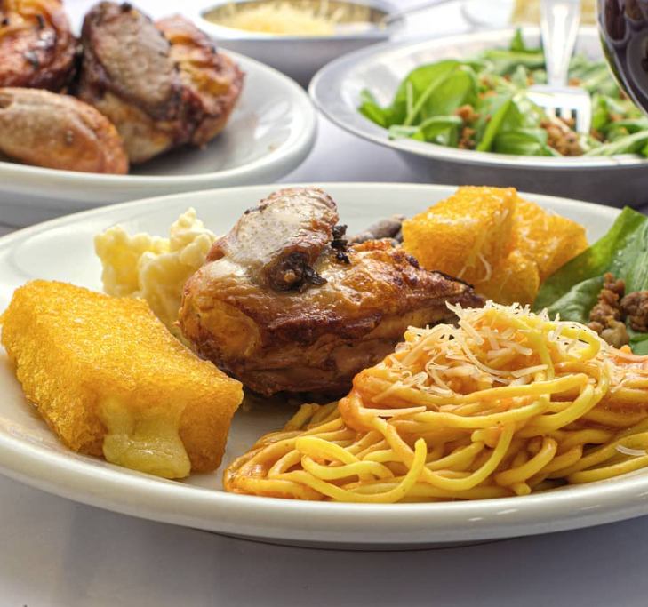 Prato de galeto com polenta frita e espaguete